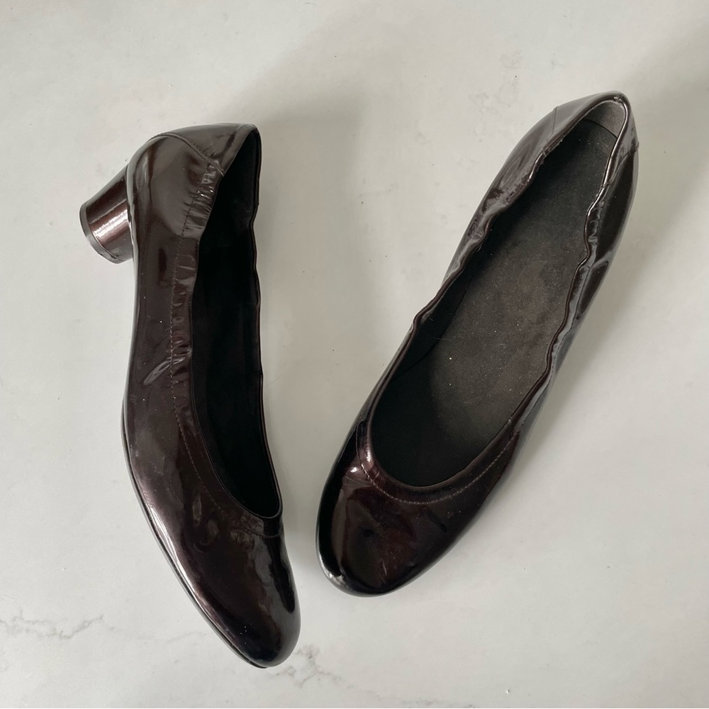 Stuart Weitzman Brown Patent Leather Scrunch pumps